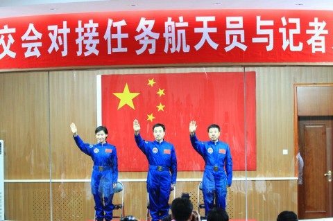 Live: Shenzhou 9 crew meeting the press – China.org.cn Live – Live