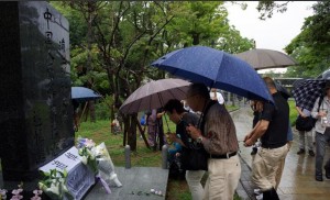 Nearly 100 citizens in Nagasaki, Japan, mark the 77th anniversary of the July 7th Incident of 1937, or the Marco Polo Bridge Incident, which started the Japan’s all-out aggression against China, on Sunday at the Nagasaki Peace Park. [Photo/Chinanews]