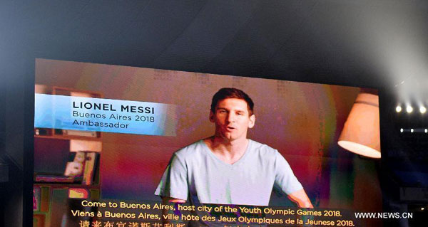 The promotional video of the host city of the next Youth Olympic Games Buenos Aires of Argentina is played during the closing ceremony of Nanjing 2014 Youth Olympic Games in Nanjing, capital of east China’s Jiangsu Province, Aug. 28, 2014. [Photo/Xinhua]