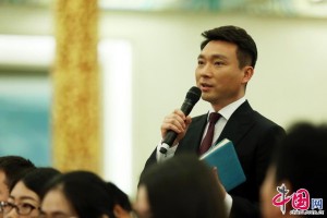 A journalist from CCTV asks a question at the press conference in Beijing, capital of China, March 15, 2015. 